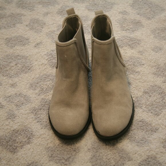 Isaac Mizrahi Live Women's Gloria Chelsea Boots, Size 6, Gray - Picture 1 of 4